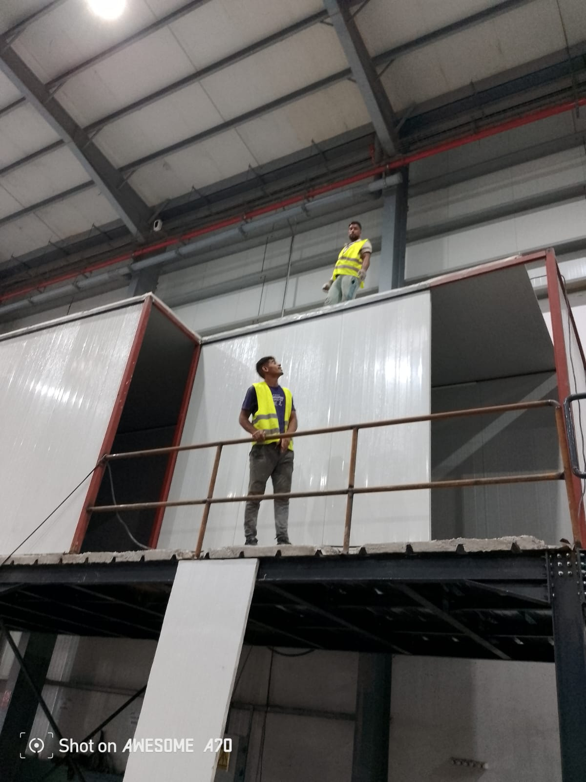 Plateforme industrielle intérieure en montage